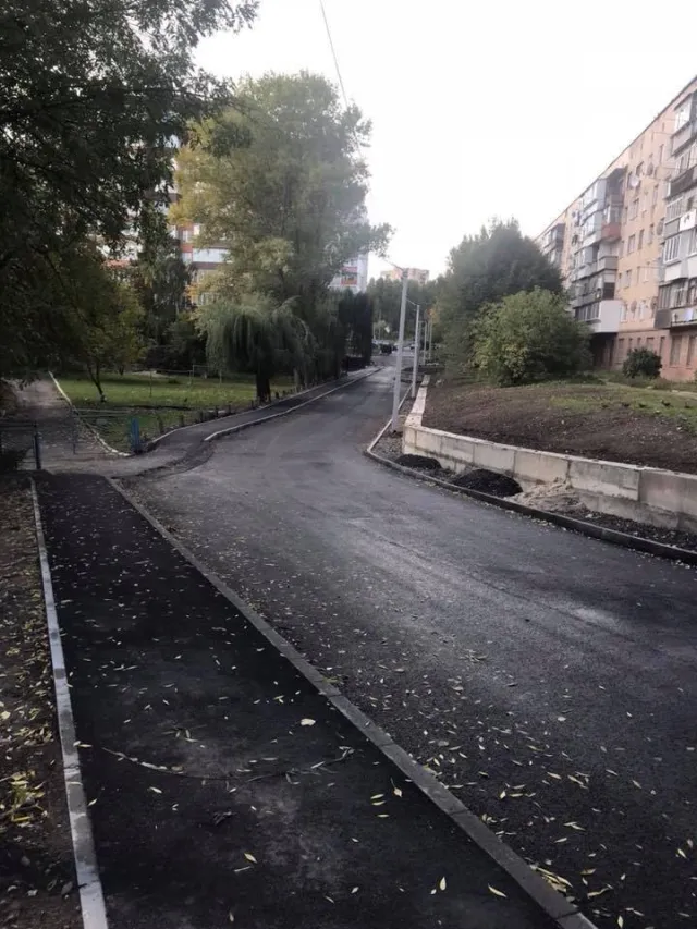 У Південно-Західному мікрорайоні з'явилася нова пішохідна доріжка та освітлення — фото 6