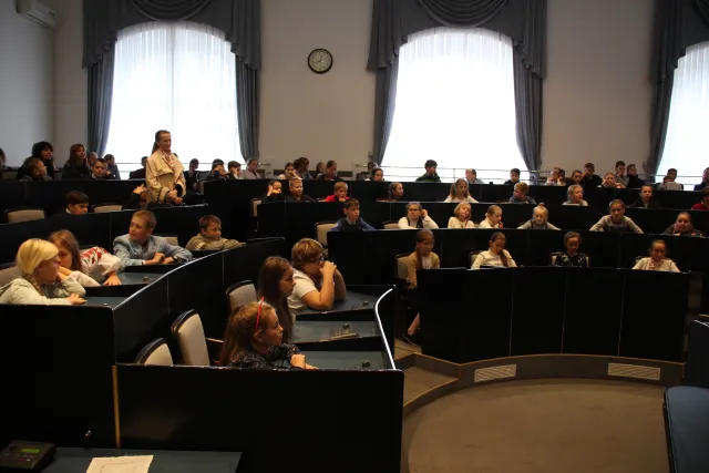 Для учнів навчально-виховного комплексу №2 провели екскурсію у міській раді — фото 10