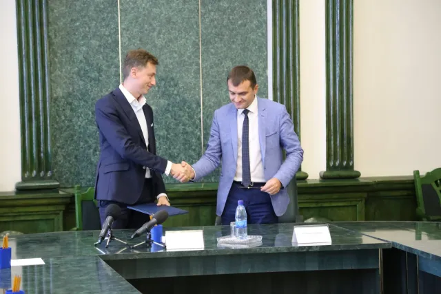 Хмельницький співпрацює з електронною системою ProZorro.Продажі. Першим лотом на аукціоні став автомобіль — фото 2