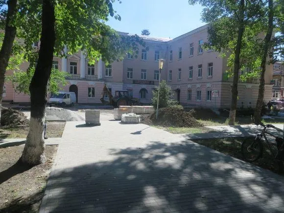 Нові вікна, пандуси та обладнання: у  Хмельницькому триває капітальний ремонт міської лікарні — фото 2