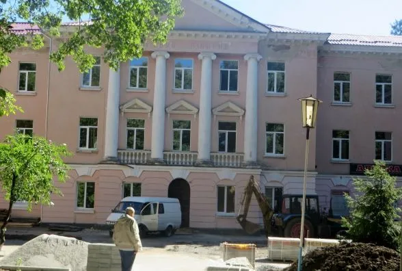Нові вікна, пандуси та обладнання: у  Хмельницькому триває капітальний ремонт міської лікарні — фото 3