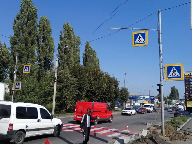 У мікрорайоні Ракове встановили новий світлодіодний світлофор — фото 2