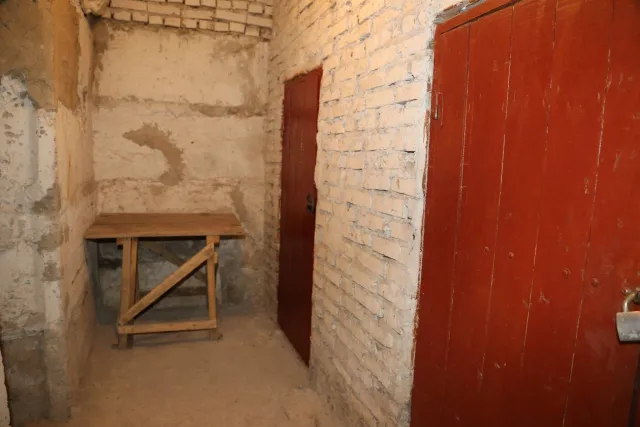 Непотріб, застарілі комунікації та відсутність освітлення: в якому стані перебувають підвали в хмельницьких багатоповерхових будинках — фото 6