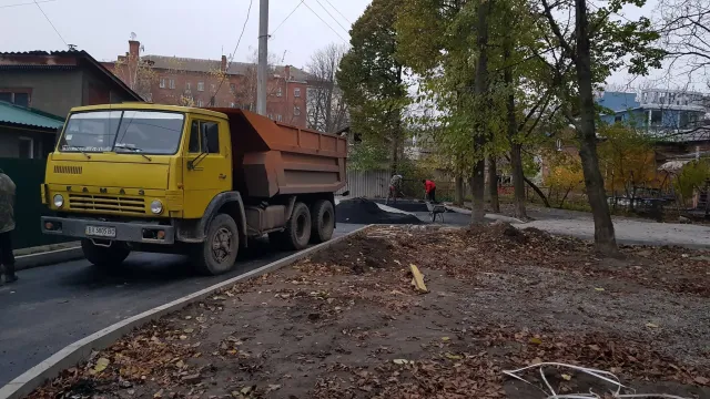 На вулиці Кам'янецькій з'явилися сучасні екопарковки — фото 3