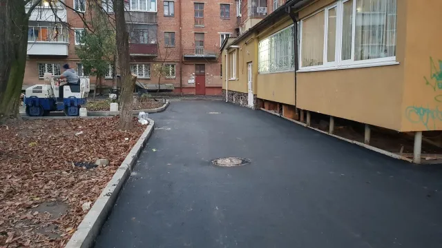 На вулиці Кам'янецькій з'явилися сучасні екопарковки — фото 4