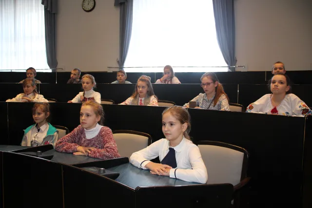 П'ятикласники школи №14 відвідали екскурсію у міській раді — фото 3