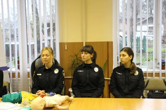 «Безпека на дорогах»: хмельницькі школярі отримали 600 світловідбивних жилетів — фото 5
