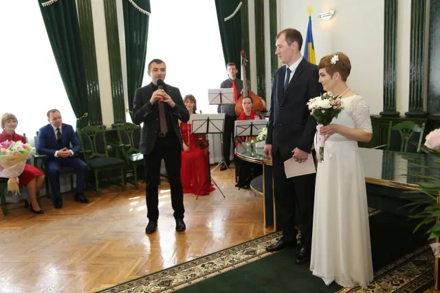 У Хмельницькому 329 закоханих пар зареєстрували «Шлюб за добу» — фото 2