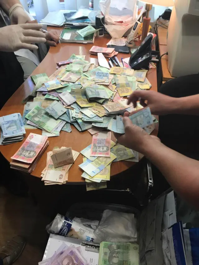 В Хмельницькому судитимуть дитячого офтальмолога, який вимагав 200 доларів хабара за оформлення інвалідності — фото 1