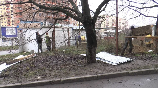 У мікрорайоні Озерна на місці знесених парканів облаштують сквер та зелену зону — фото 2