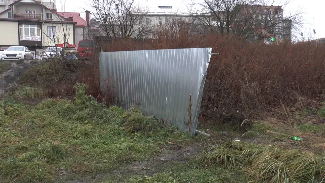 У мікрорайоні Озерна на місці знесених парканів облаштують сквер та зелену зону — фото 5