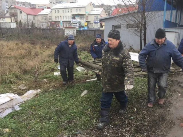 У мікрорайоні Озерна на місці знесених парканів облаштують сквер та зелену зону — фото 6