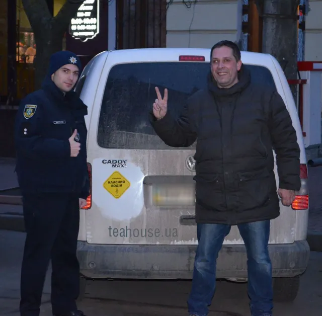 «Керуй!»: хмельничани можуть долучитися до соціальної акції та отримати тематичні наліпки на автомобілі — фото 2