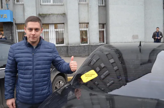 «Керуй!»: хмельничани можуть долучитися до соціальної акції та отримати тематичні наліпки на автомобілі — фото 4