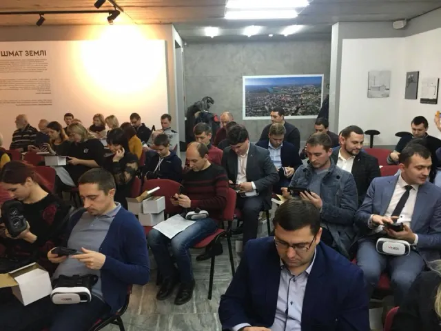 Заклади культури Хмельницького отримали 3D-окуляри для прогулянки «Небесним Проскуровом» — фото 1