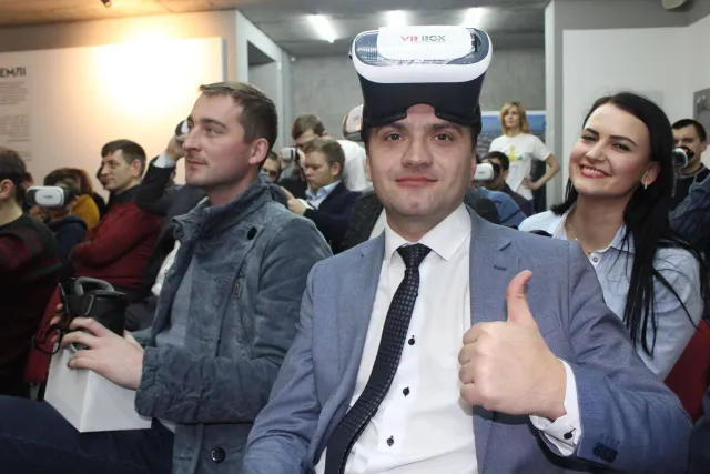 Заклади культури Хмельницького отримали 3D-окуляри для прогулянки «Небесним Проскуровом» — фото 9