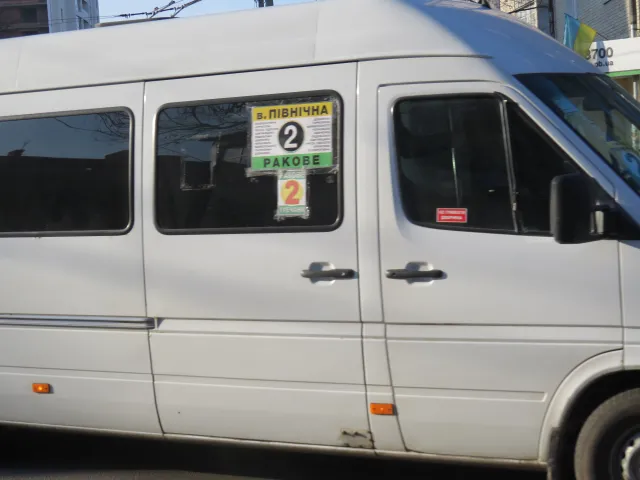 На трафаретах в автобусах та маршрутках кожен мікрорайон міста позначений окремим кольором — фото 3