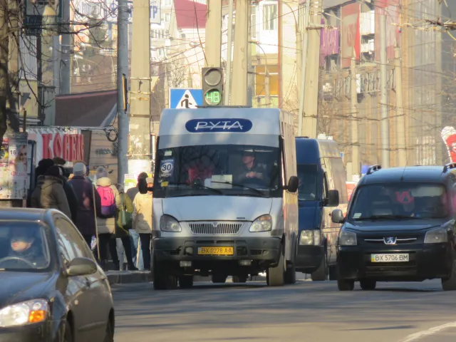 На трафаретах в автобусах та маршрутках кожен мікрорайон міста позначений окремим кольором — фото 5