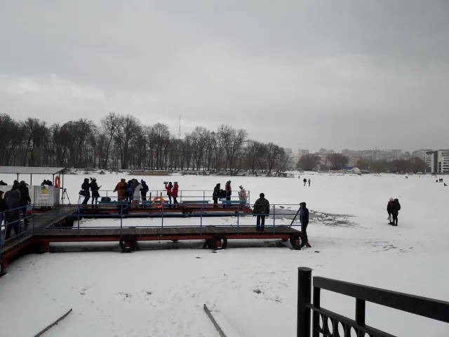 Хмельничани святкують Водохреще та купаються в ополонках — фото 4