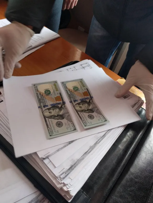 На Хмельниччині чоловік намагався дати хабара поліцейському, щоб уникнути адміністративної відповідальності — фото 1