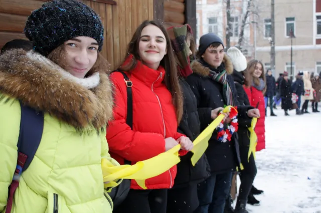 Хмельницькі школярі відзначили День Соборності України тематичним флешмобом — фото 10