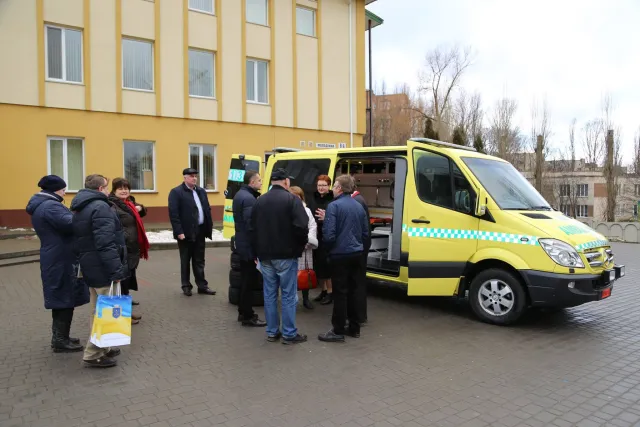 Хмельницька міська дитяча лікарня отримала сучасний реанімобіль від норвезьких волонтерів — фото 5