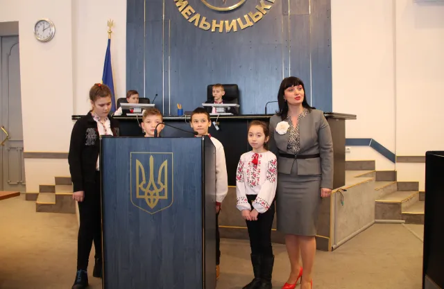 Для учнів НВК №6 провели цікаву екскурсію у Хмельницькій міській раді — фото 4