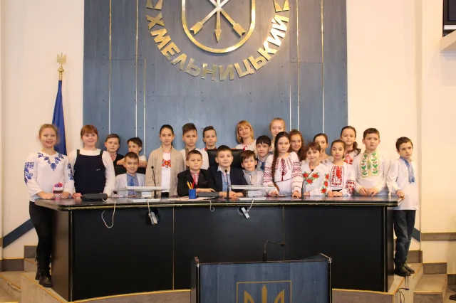 Для учнів НВК №6 провели цікаву екскурсію у Хмельницькій міській раді — фото 6