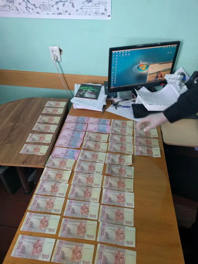 На Хмельниччині чоловік намагався дати хабара поліцейському, щоб уникнути кримінальної відповідальності — фото 1