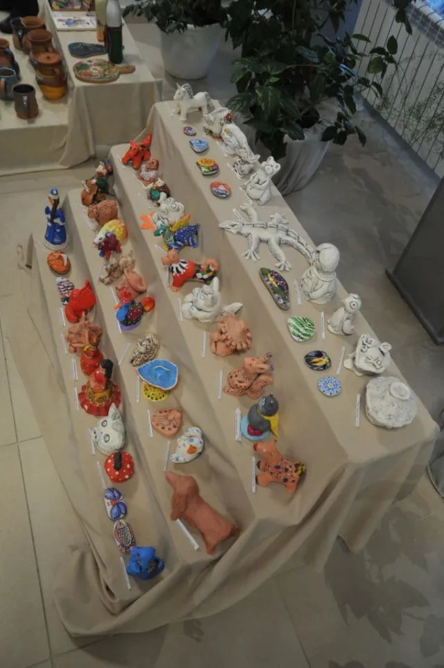У Хмельницькому відкрили виставку дитячих творчих робіт «Мистецтво заради миру» — фото 3