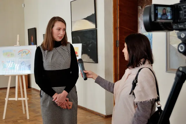 «Жити мистецтвом»: в обласному художньому музеї відкрили виставку юної хмельничанки — фото 4