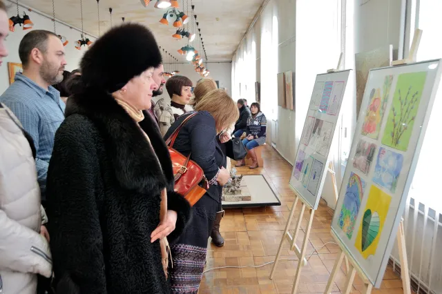 «Жити мистецтвом»: в обласному художньому музеї відкрили виставку юної хмельничанки — фото 5