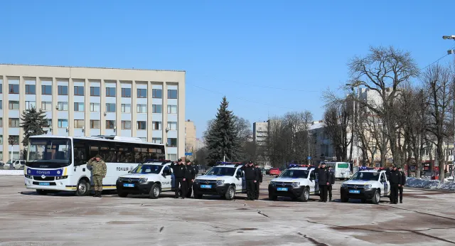 Поліцейські Хмельниччини отримали 18 нових автомобілів — фото 1