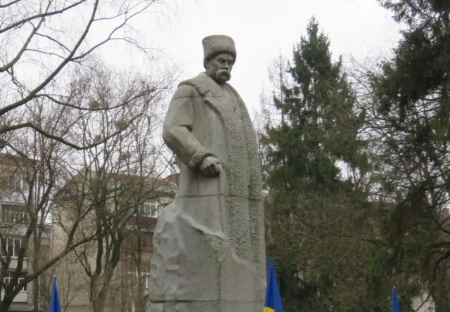 У Хмельницькому з нагоди 204-ї річниці від дня народження Тараса Шевченка провели творчий вечір, конкурс читців та концерт — фото 4
