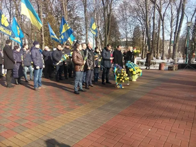 У Хмельницькому з нагоди 204-ї річниці від дня народження Тараса Шевченка провели творчий вечір, конкурс читців та концерт — фото 1