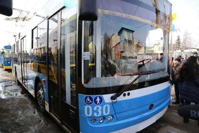 Вулицями Хмельницького курсуватимуть 7 нових тролейбусів — фото 1