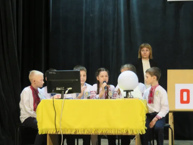 Хмельницькі школярі показали відмінні знання з місцевого самоврядування на брейн-рингу «Моя позиція» — фото 3