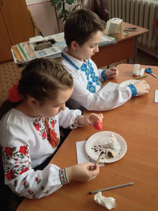 Хмельницькі школярі вчилися виготовляти подільську писанку — фото 10