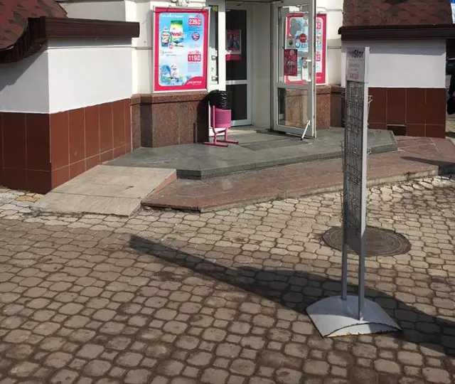 У Хмельницькому перевірять дозволи на рекламу на будівлях культурної спадщини — фото 1