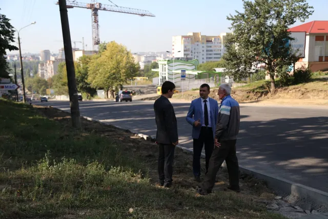 Інтерактивний фонтан, квіти та лавочки: у Хмельницькому триває реконструкція Площі Свободи — фото 1