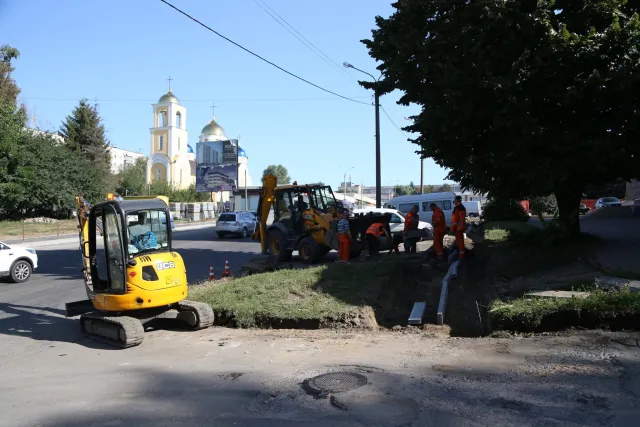 Інтерактивний фонтан, квіти та лавочки: у Хмельницькому триває реконструкція Площі Свободи — фото 6