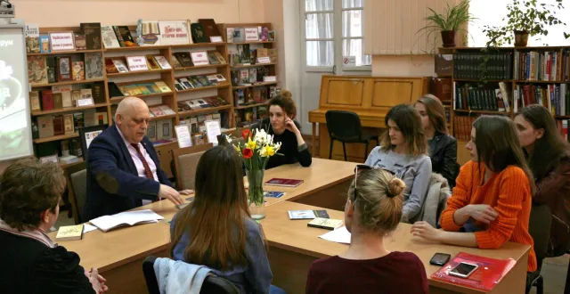 Презентації книг та зустрічі з письменниками: у Хмельницькому відбувся форум «Книжкова весна» — фото 5