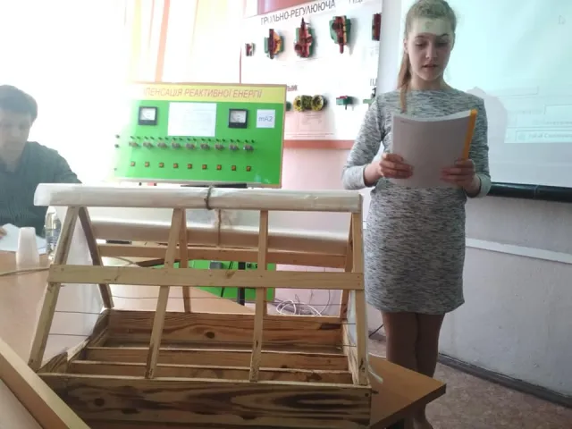 Хмельницькі школярі вміють зібрати міні-екскаватор та «добувати» воду з повітря: у місті відбувся конкурс з енергозбереження та енергоефективності — фото 2