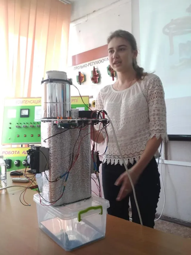 Хмельницькі школярі вміють зібрати міні-екскаватор та «добувати» воду з повітря: у місті відбувся конкурс з енергозбереження та енергоефективності — фото 5