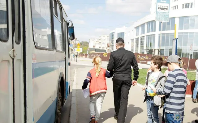 «Моє життя цінне»: хмельницькі школярі написали листи до водіїв — фото 2