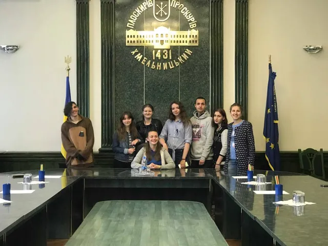 У Хмельницькому проект «Твоя країна» об'єднав активну молодь — фото 1