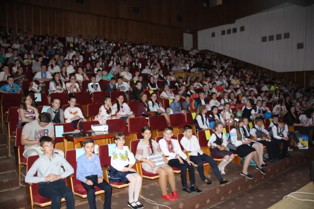Учні школи №12 стали переможцями другого півфіналу міського брейн-рингу «Моя позиція» — фото 2