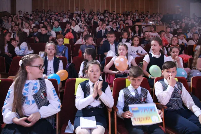 Учні школи №12 стали переможцями другого півфіналу міського брейн-рингу «Моя позиція» — фото 3