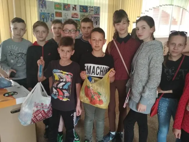 Учні школи №27 ім. Дмитра Іваха зібрали та здали відпрацьовані батарейки і пластикові кришечки — фото 2