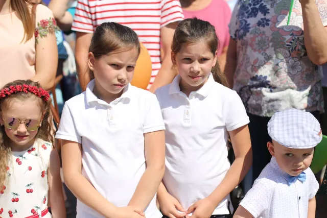 З нагоди Міжнародного Дня захисту дітей у Хмельницькому влаштували парад близнят — фото 7